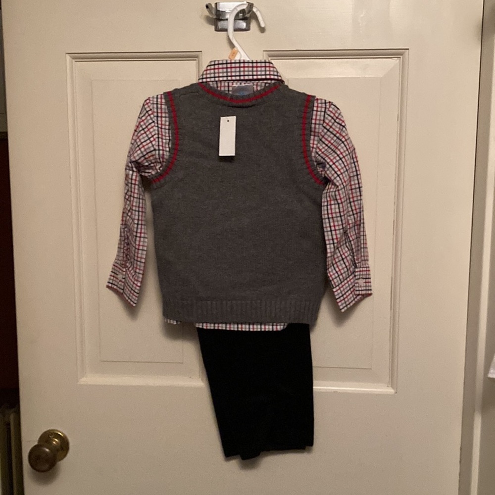 Outfits - Picture 3 of 4